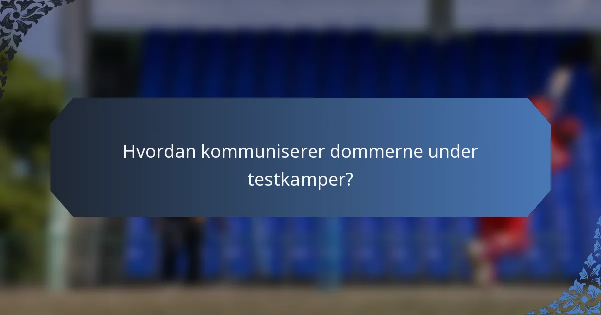 Hvordan kommuniserer dommerne under testkamper?